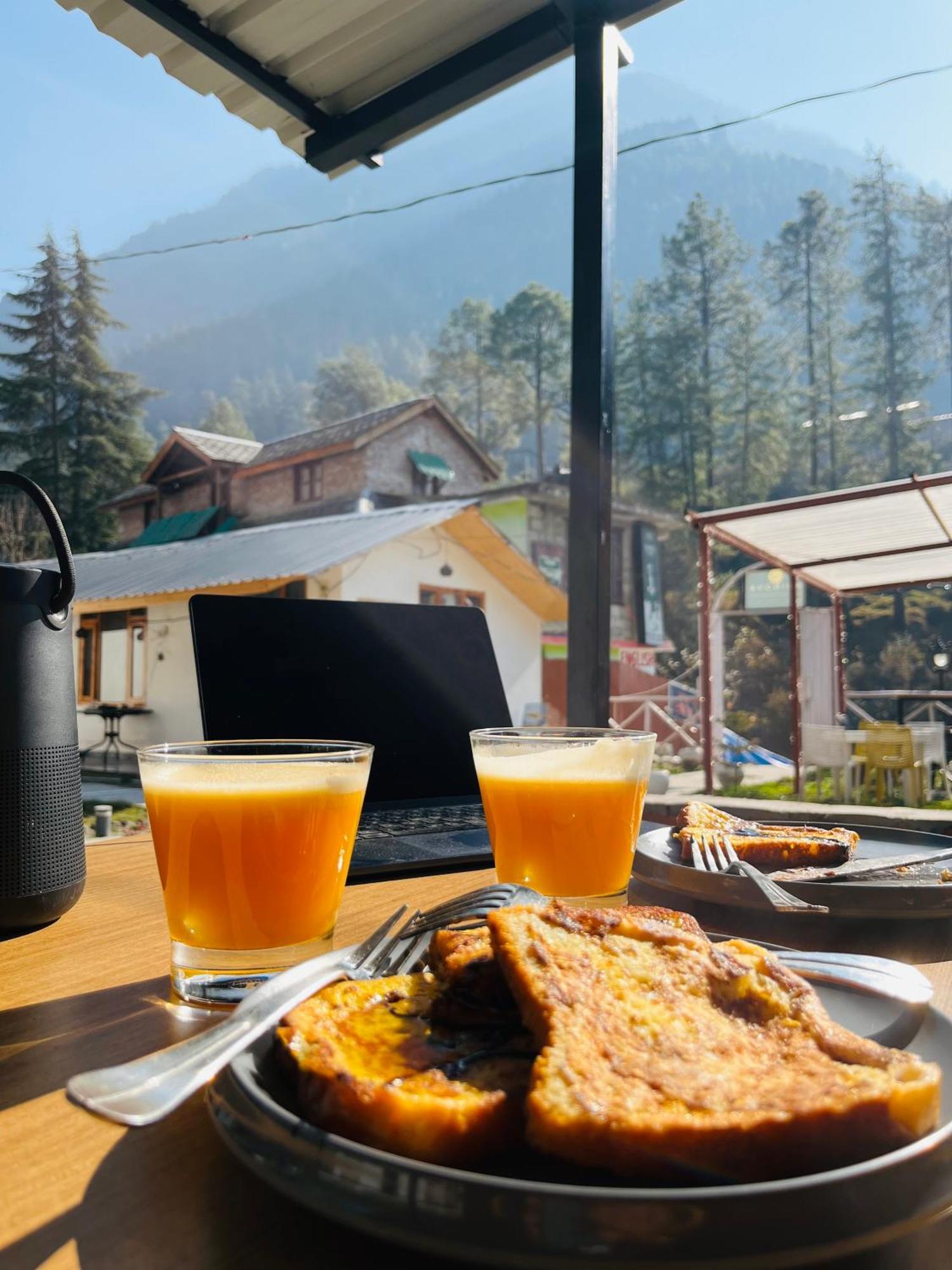 Hotel Adinova Kasol Exteriör bild