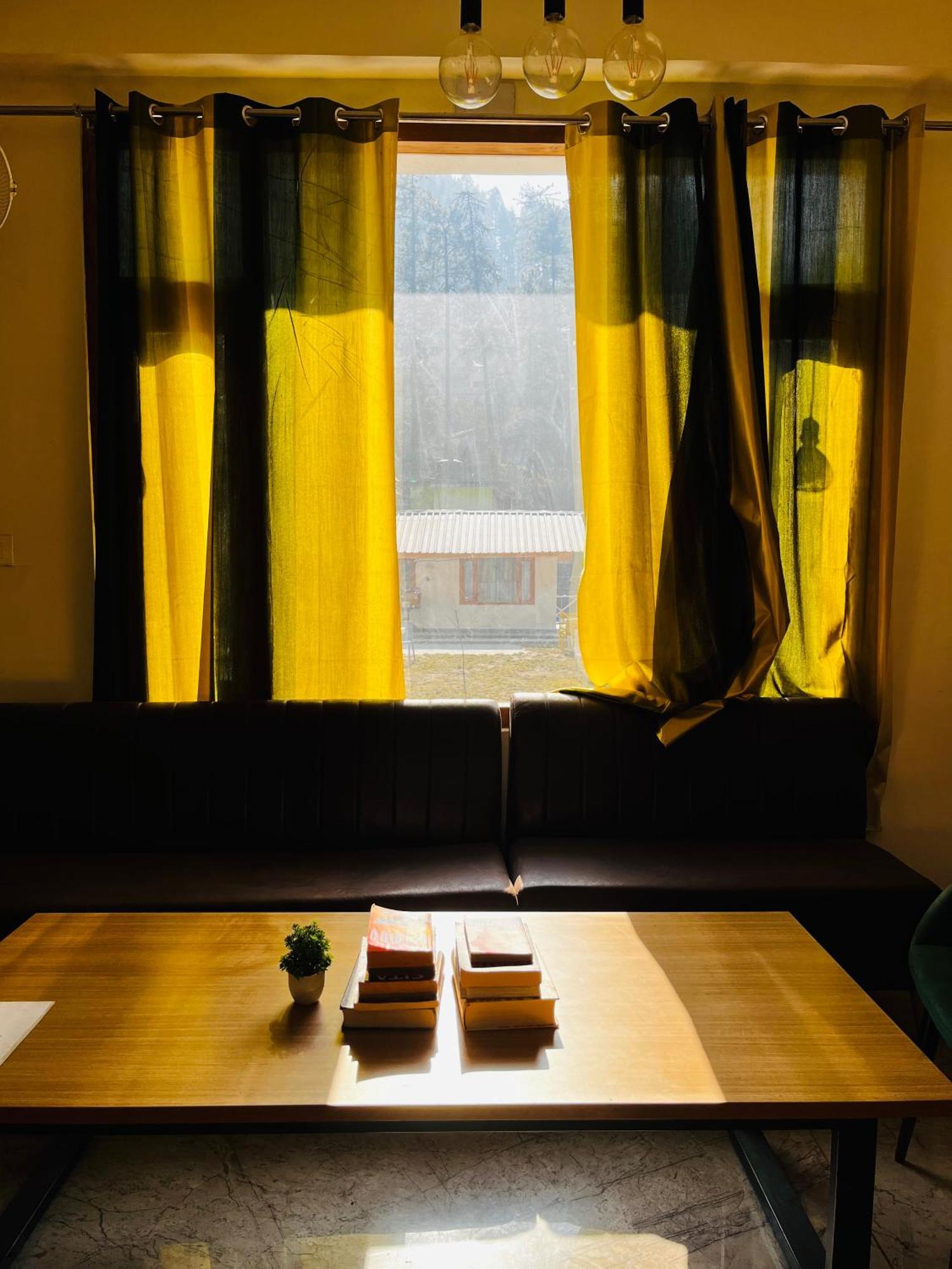 Hotel Adinova Kasol Exteriör bild