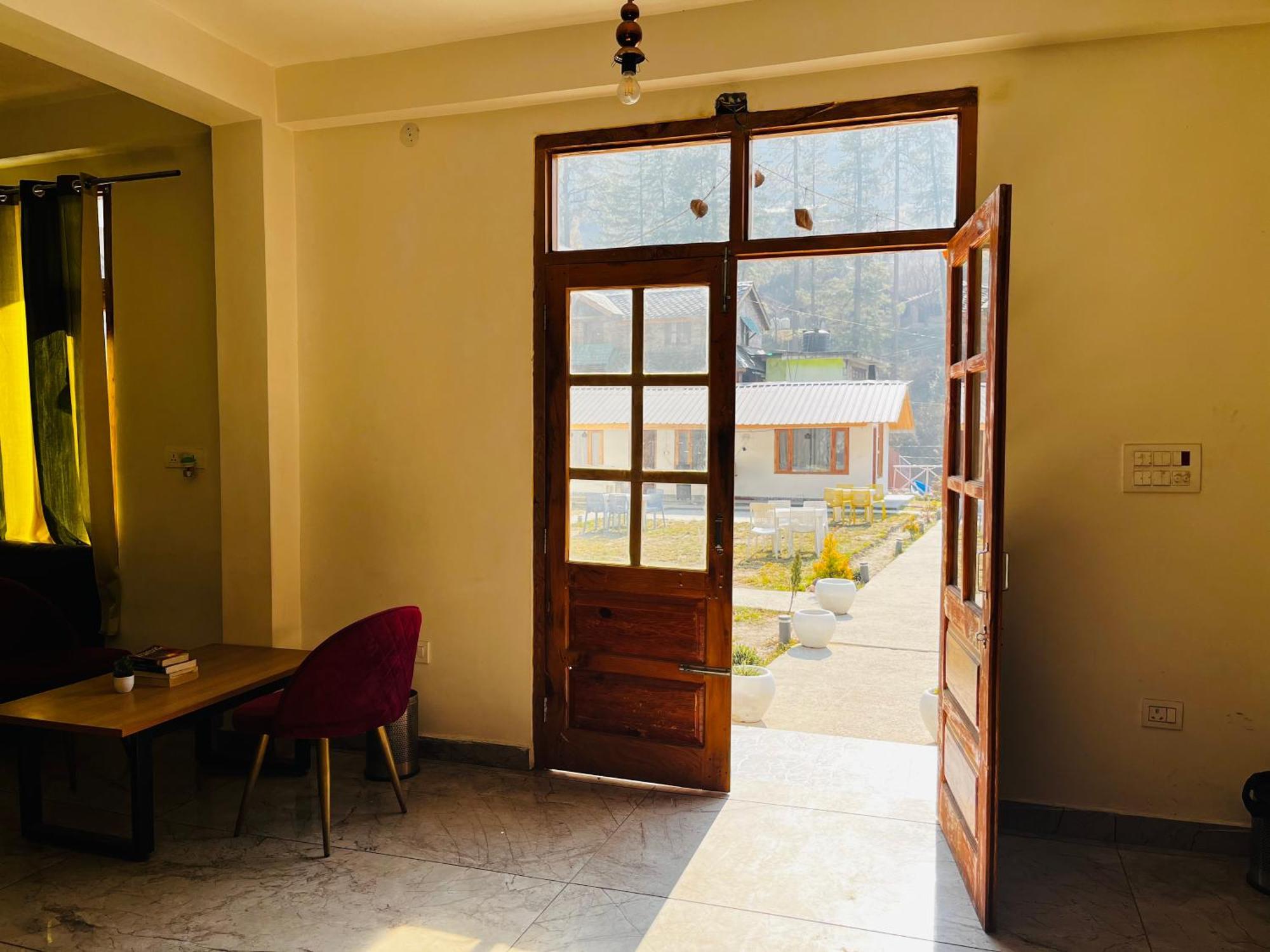 Hotel Adinova Kasol Exteriör bild