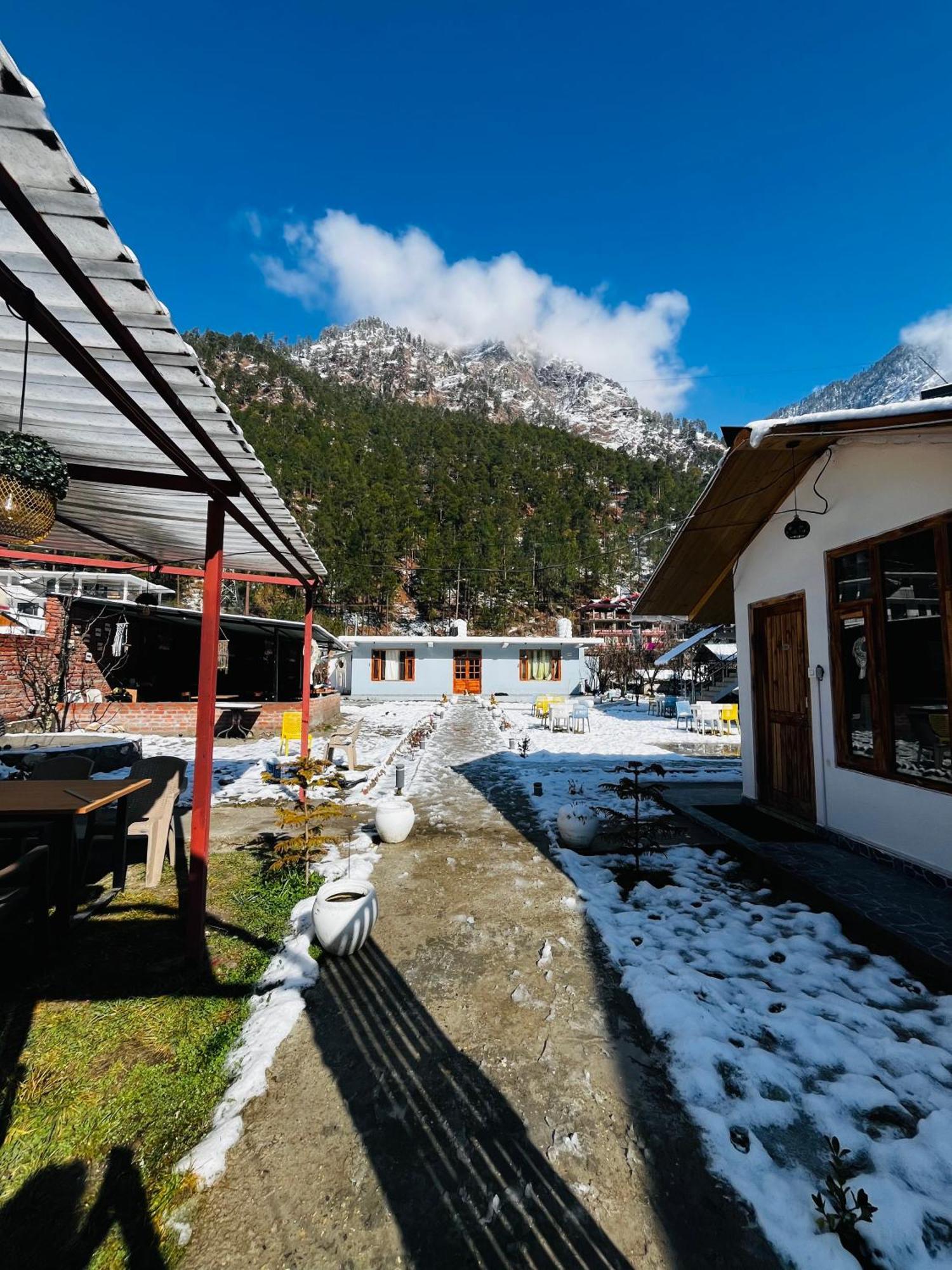 Hotel Adinova Kasol Exteriör bild