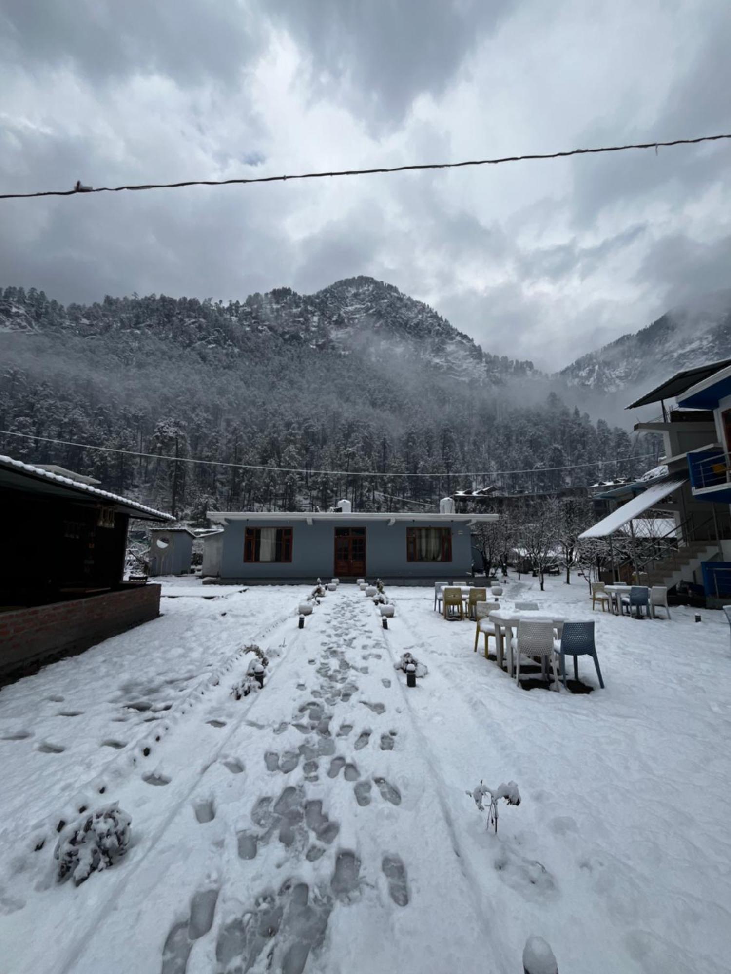 Hotel Adinova Kasol Exteriör bild